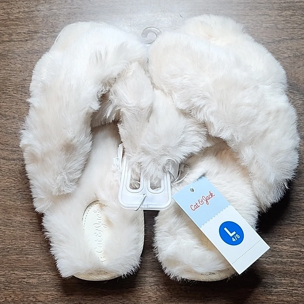 Cat & Jack Fluffy Slip On‎ Slippers, Girls Large 4/5, New